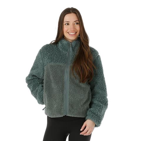 fw2324_patagonia_womenslunarduskjacket_nouveaugreen_buck_model_1